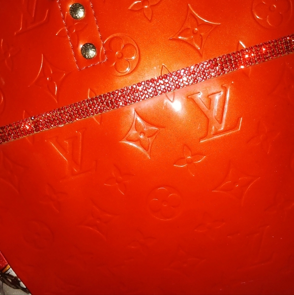 Louis Vuitton Red Monogram Vernis Leather Sutton Handbag - Picture 3 of 16